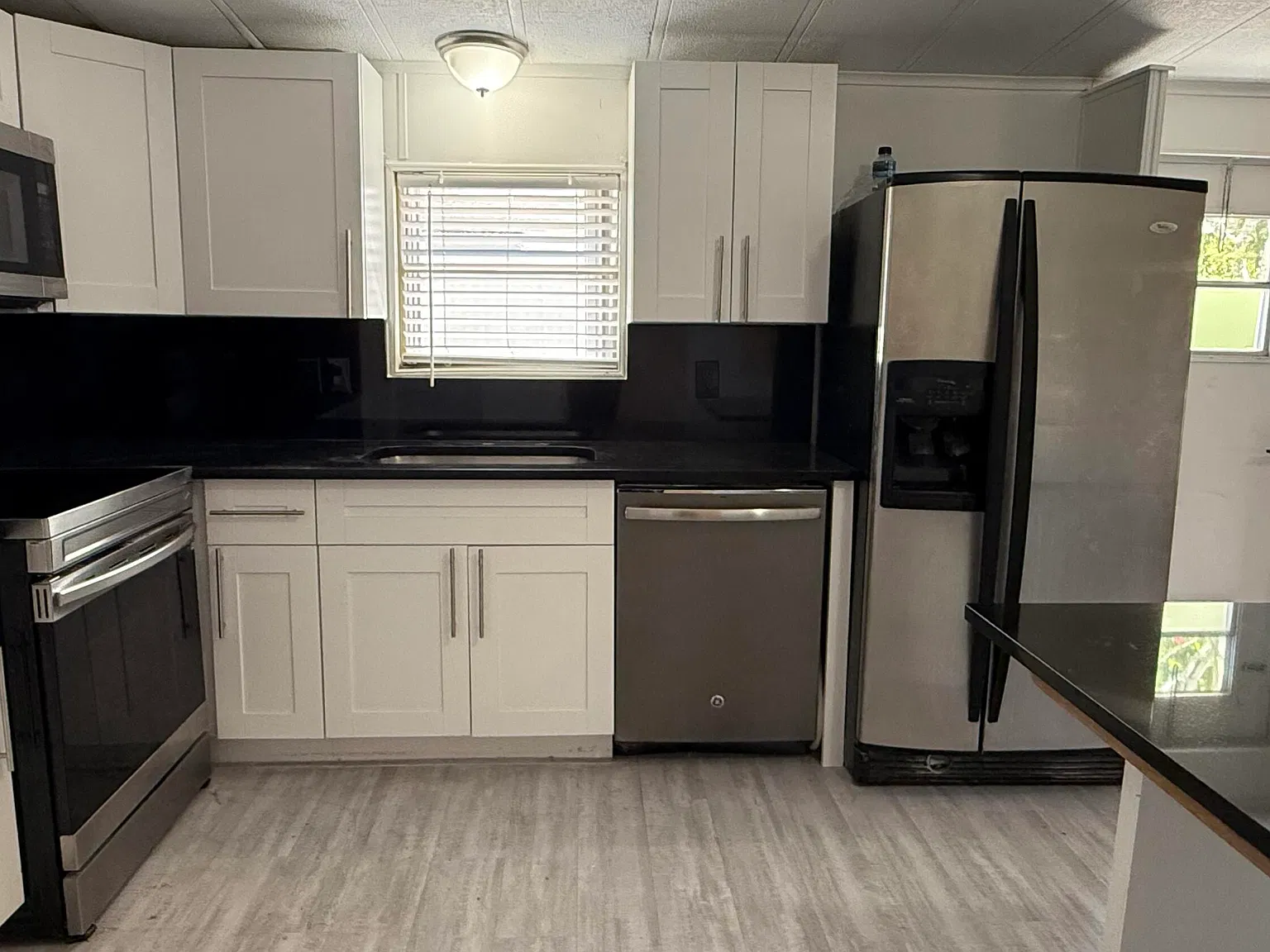 2 bed, 2.0 bath, 960 sqft, $2,200 — Photo 2