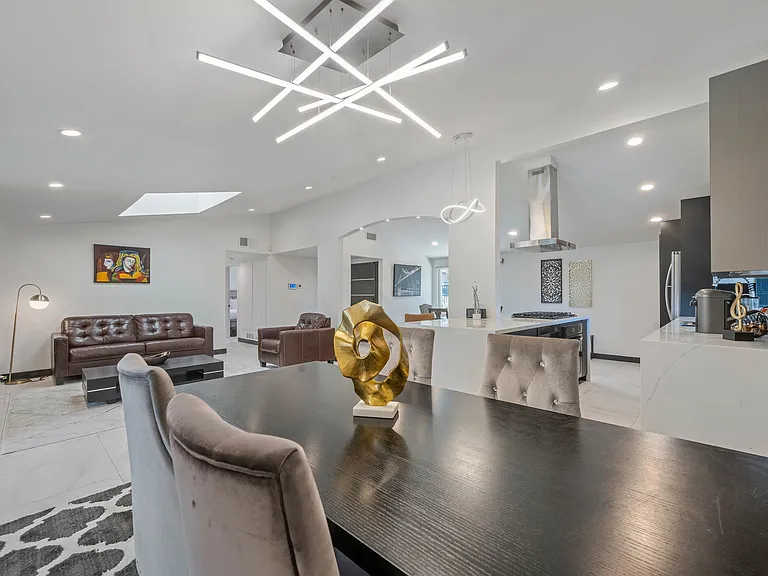 20412 Oxnard St — Photo 21