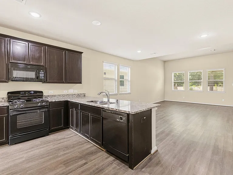 6131 Carpenters Cove Ln — Photo 6
