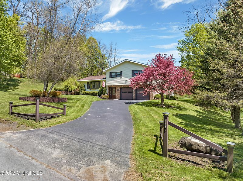 3rd image of 116 W Hill Road