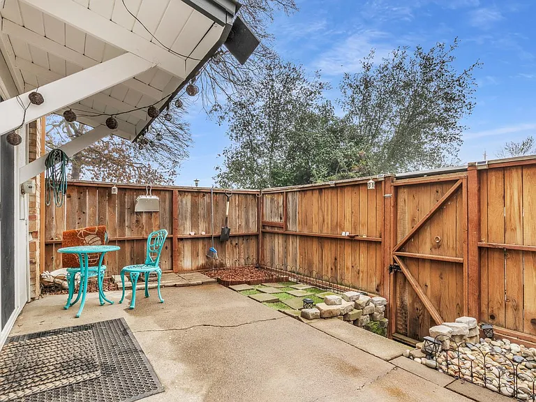 6687 Greenback Ln — Photo 20