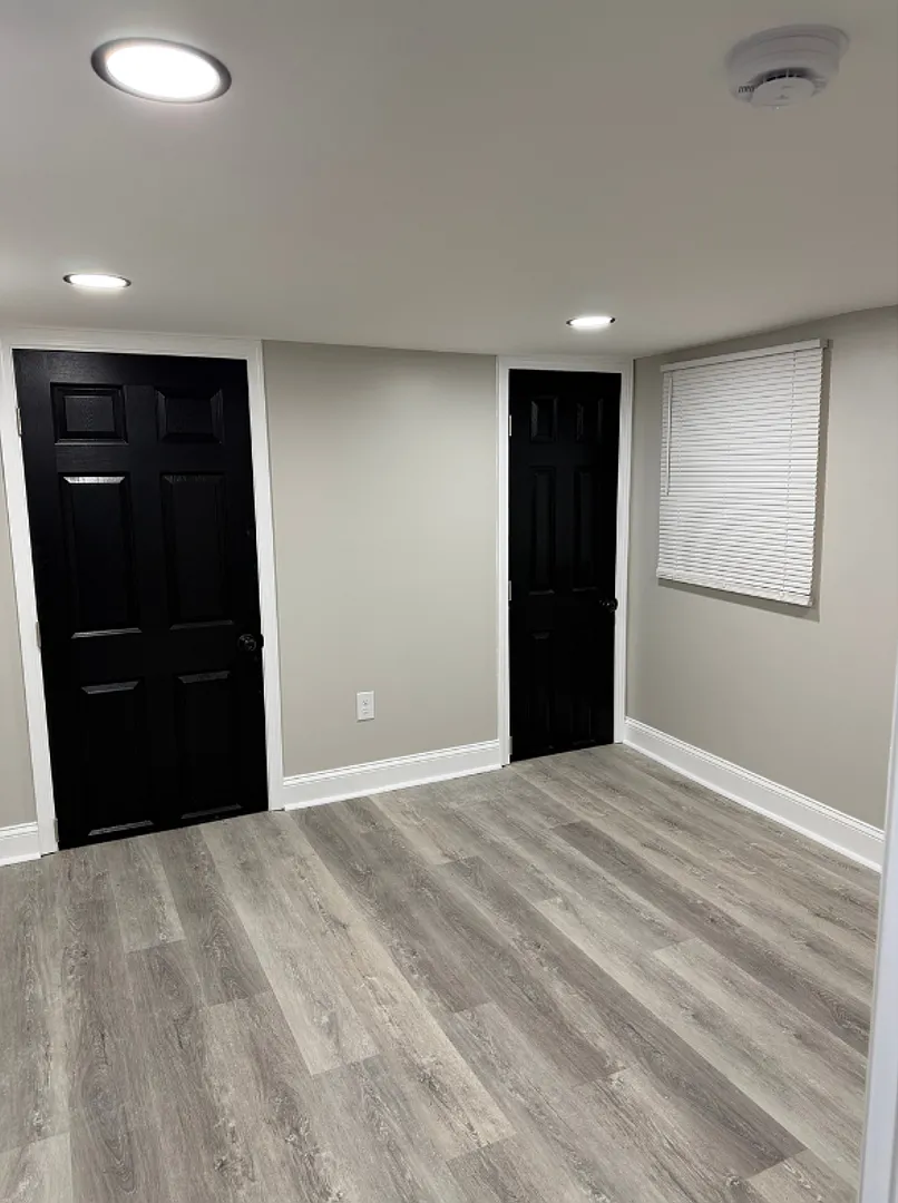617 Glenwood Avenue 1B - $950 (Private Bath) — Photo 3