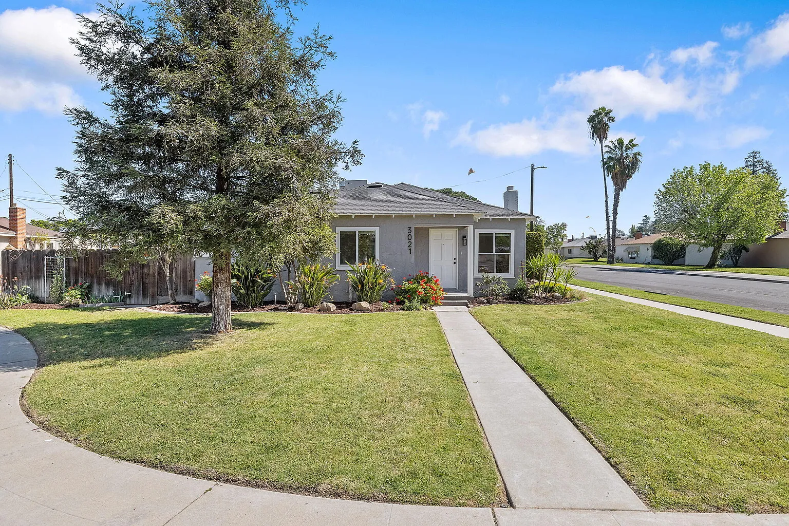 3021 E Simpson Avenue photo 1