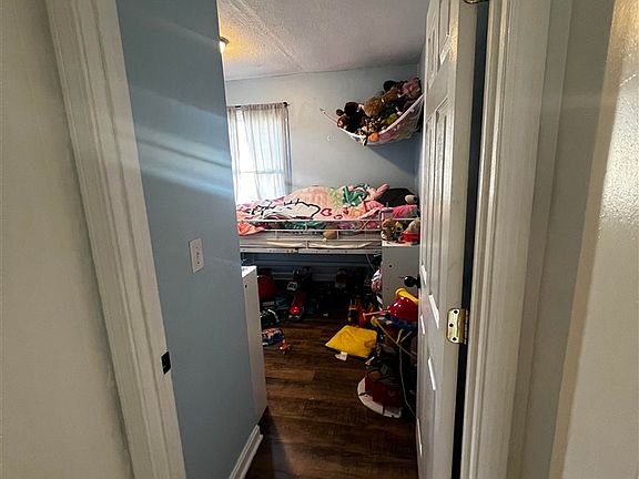 3rd image of 8991 Morgantown Rd