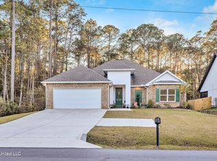 1051 Main St, Ocean Springs, MS 39564