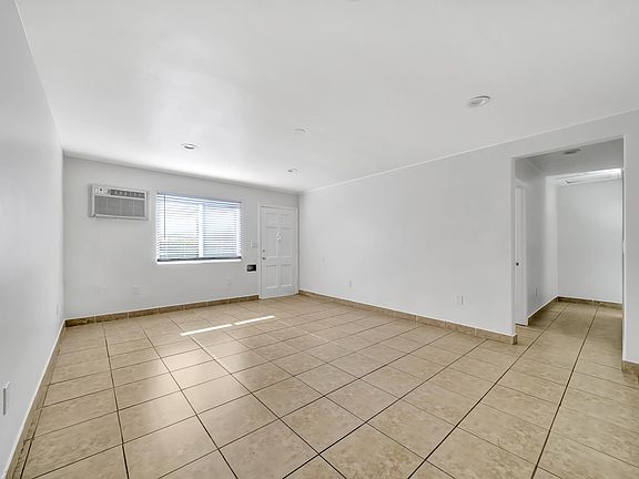 5th image of 14235 Sylvan St