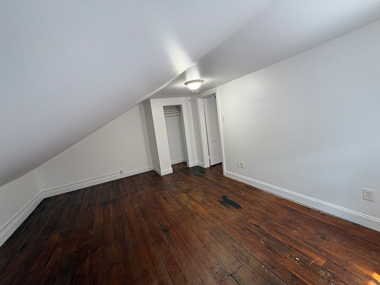 229 E Chestnut Apt 2 — Photo 3