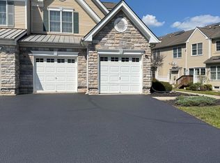 26 Tree Swallow Dr, Princeton, NJ 08540