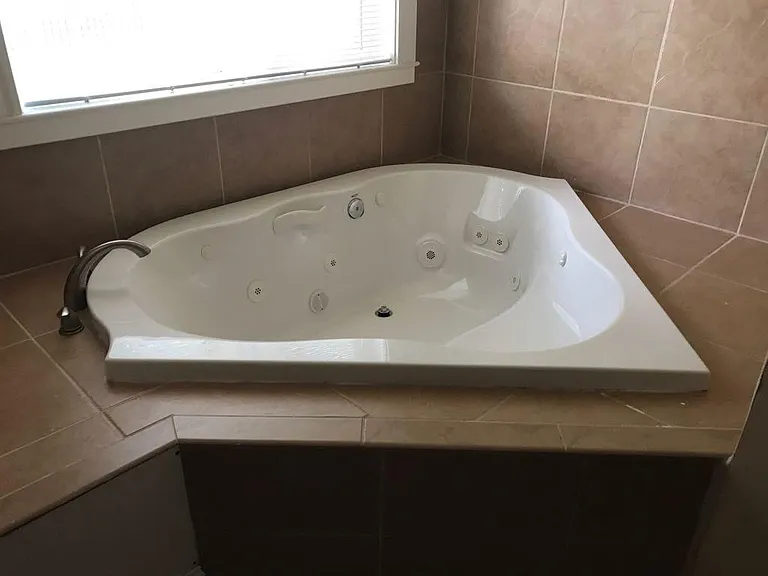 Master bath - jacuzzi