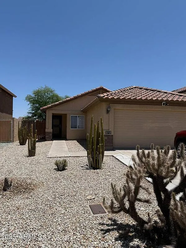 3 bed, 2.0 bath, 1103 sqft, $1,650 — Photo 1