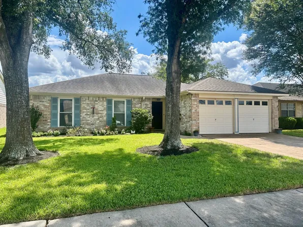 13611 Oak Ledge Dr, Houston, TX 77065