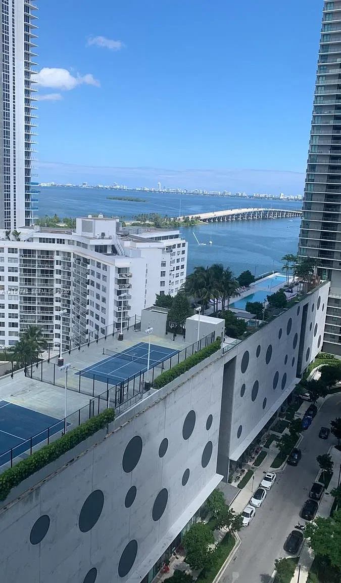 Paraiso Bayviews Condo — Photo 1