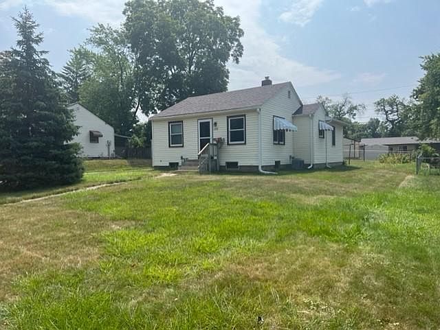 1st image of 2576 3rd Ave E