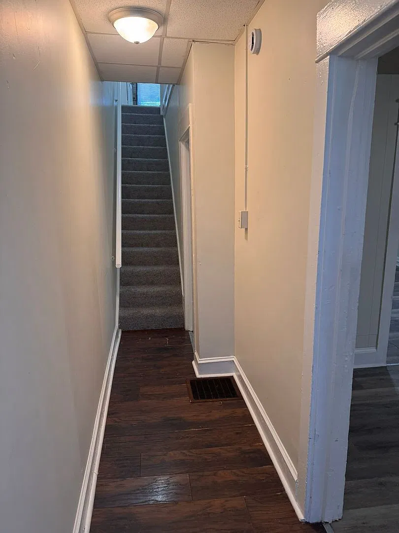 3 bedroom, 1 bath, 2 story half double house — Photo 3