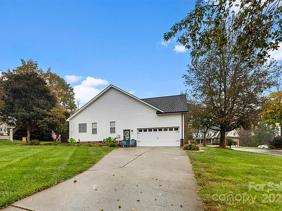 5th image of 214 Heather Glen Ln