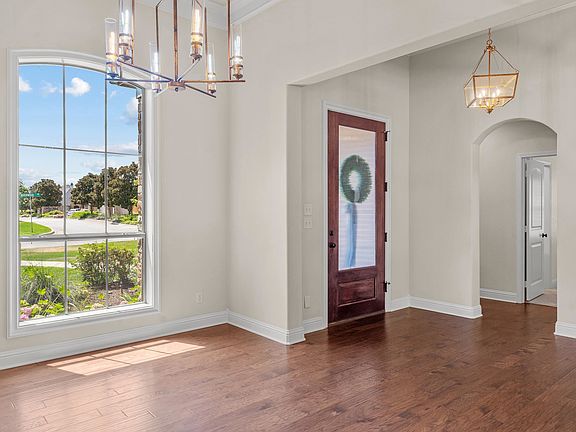 4th image of 1011 Riverwood Dr