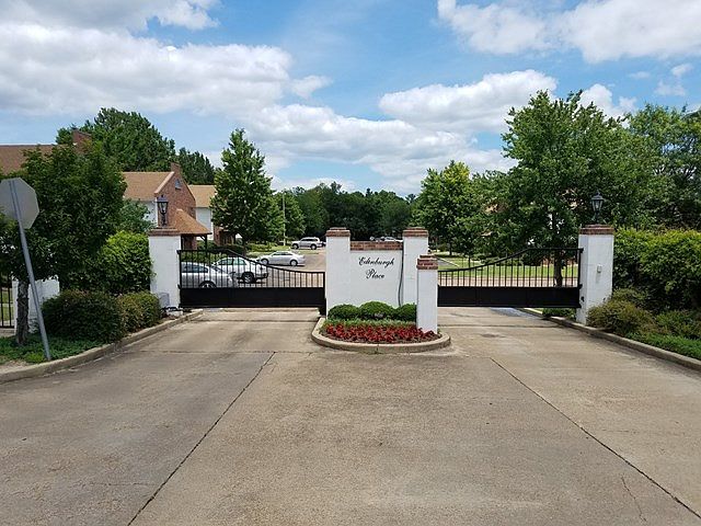 2nd image of 105 Edinburg Way