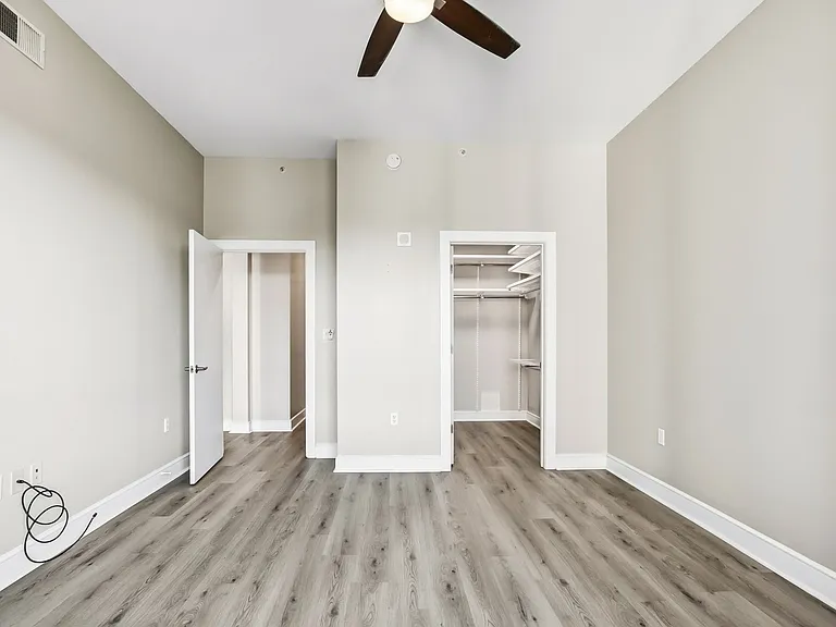 222 12th St NE #1404 — Photo 8