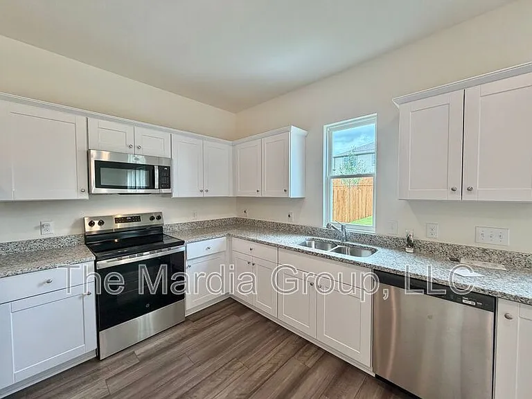 2305 States St — Photo 5
