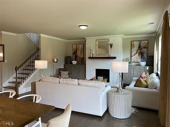 4th image of 216 Caledonia Ct