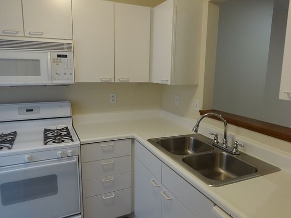 4th image of 1669 Blackhorse Ln