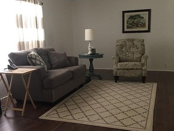 5th image of 565 Dolphin Cir