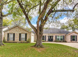 831 Longview Dr, Sugar Land, TX 77478