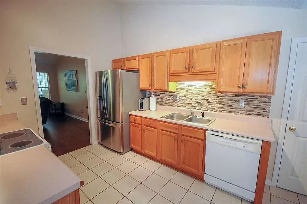 4 bed, 1841 sqft, $2,600 — Photo 3