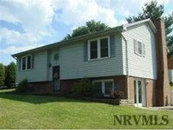 321 French St, Pearisburg, VA 24134