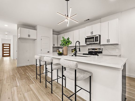 4th image of 2230 Hooper St