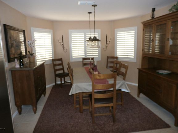 5th image of 978 Saint Claire Dr