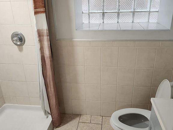 5th image of 3920 N Lockwood Ave #Ll