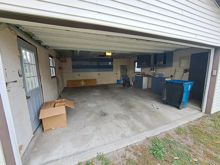 718 Center St — Photo 12