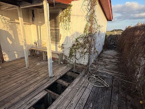 3rd image of 29147 Glenwood Dr