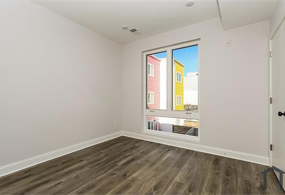 2nd image of 163 W Cumberland St #2