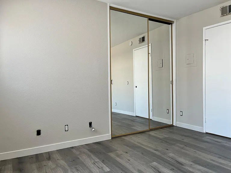 544 E Tujunga Ave #204 — Photo 12
