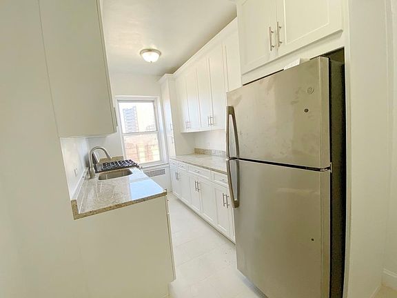 5th image of 10106 67th Dr APT 7E