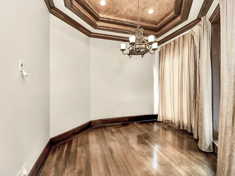 11103 Memorial Dr — Photo 23
