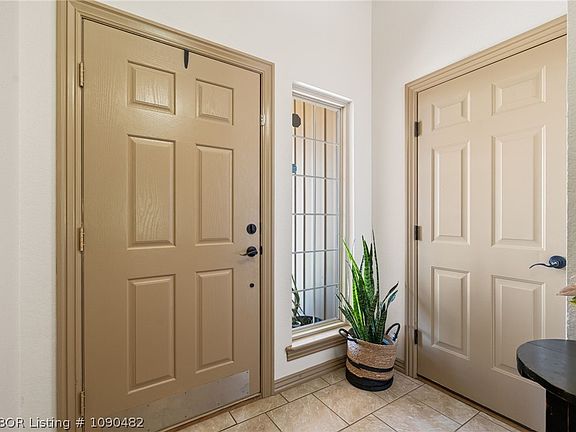 4th image of 122 Pine St