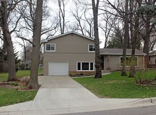 2040 W Laurel St, Freeport, IL 61032