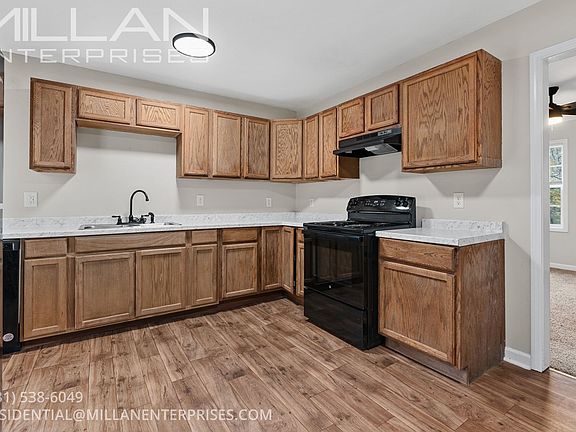 5th image of 702 Woodlawn Dr