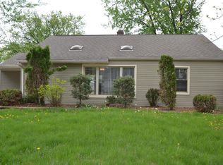 10161 Hibiscus Dr, Willow Springs, IL 60462