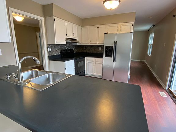 3rd image of 4921 Merlin Ln
