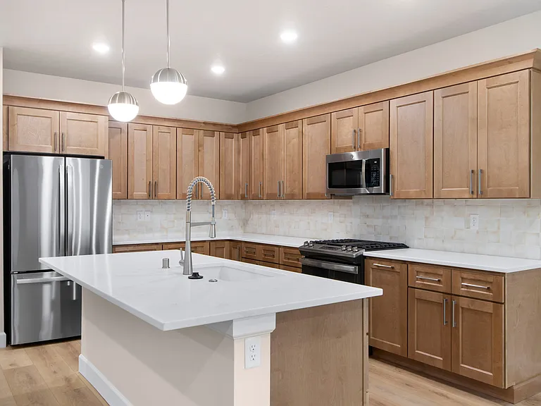 2415 E Kinglet Ln — Photo 2