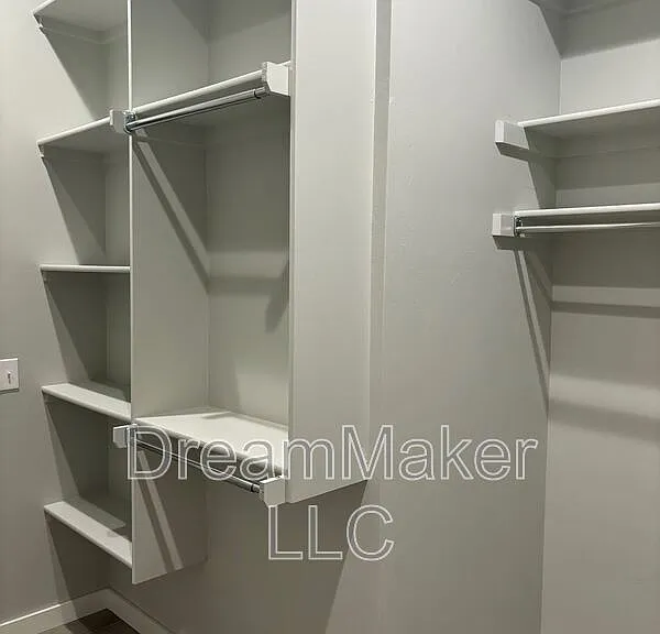916 Flowers Dr — Photo 13