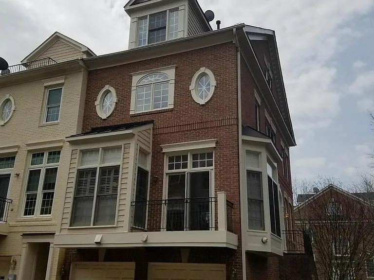 1619 Seneca Ave — Photo 28