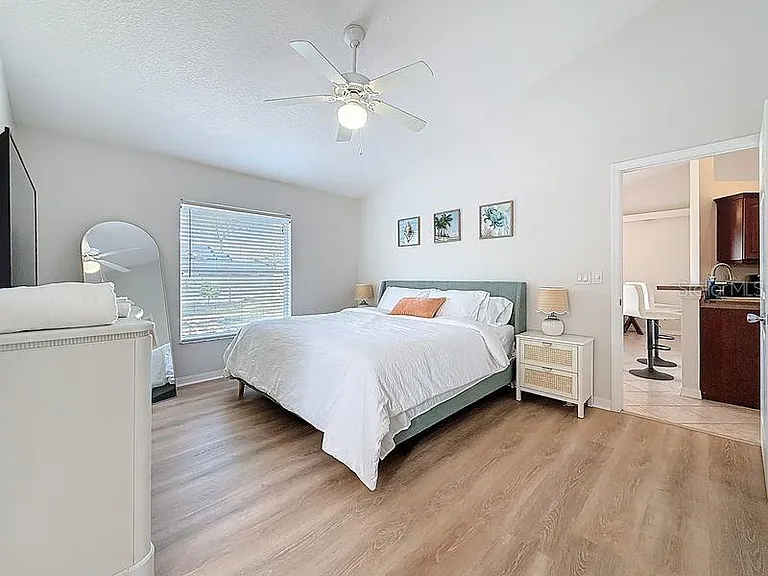2402 Dryer Ave — Photo 22