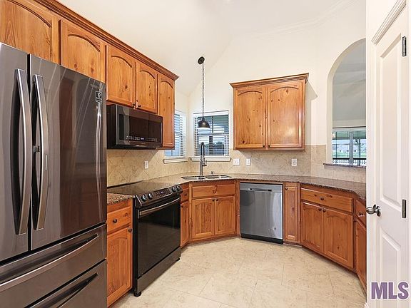 4th image of 41511 Hearthstone Ave