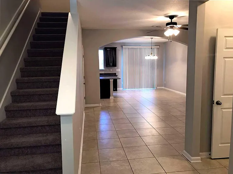 126 Richmond Dr — Photo 4