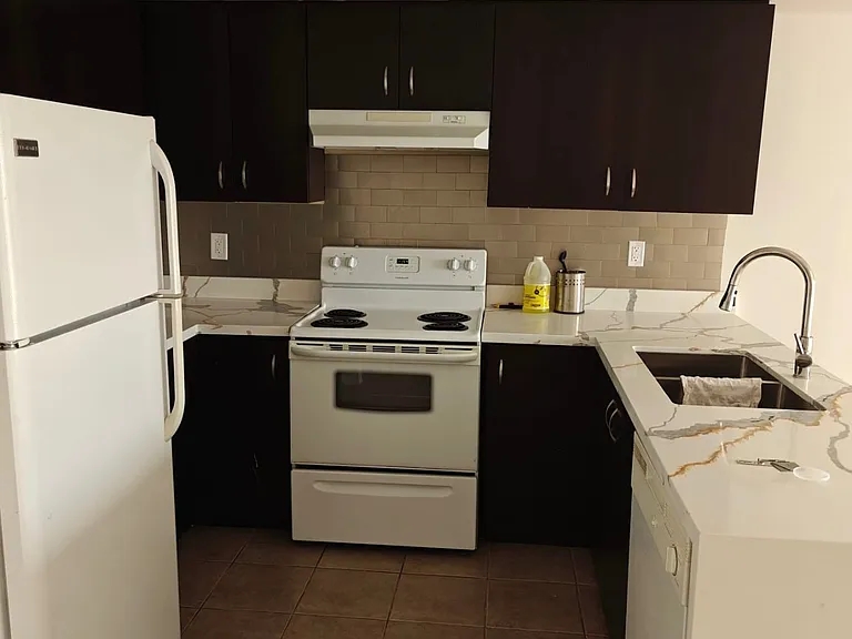 60 Lynnmore St #208 — Photo 2